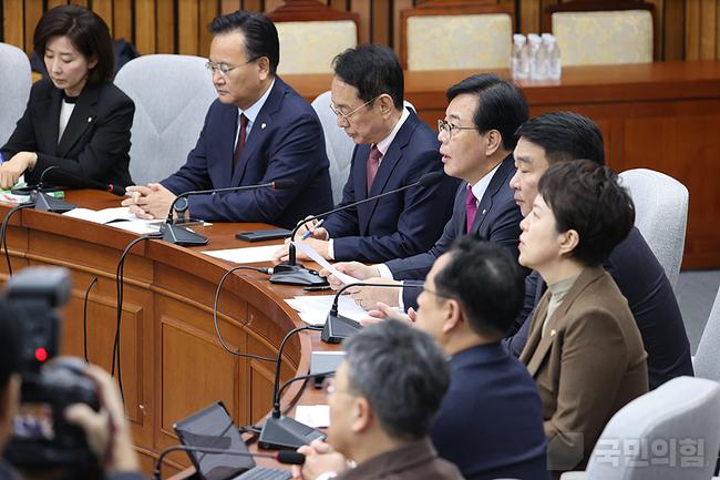 송언석 국민의힘 원대대표가 21일 오전 서울 여의도 국회에서 열린 국정감사 대책회의에서 발언을 하고 있다.