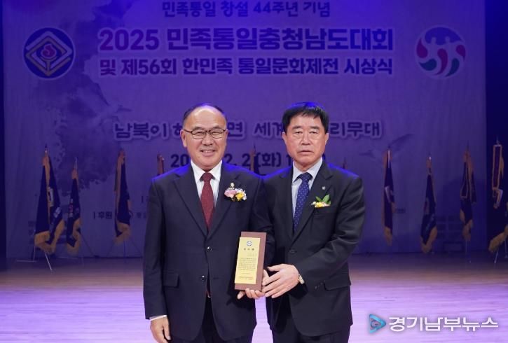 서산시의회 조동식 의장, 민족통일중앙협의회로부터 민통장증 및 감사패 받아