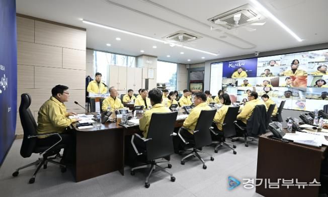 지난 12월 4일 시청 재난안전상황실에서 열린 ‘2025년 강설ㆍ한파 대비점검회의’ 현장