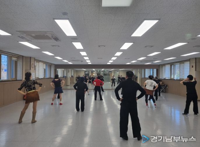 마장건강생활지원센터·국민건강보험공단이 함께한 ‘백세운동교실’ 성료