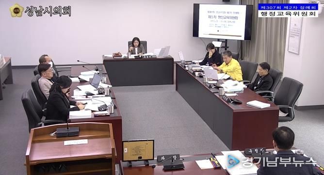 2025년 12월 9일, 행정교육위원회 회의에서 일부 안건에만 선택적으로 참여하는 서은경·김선임·최현백·윤혜선 의원