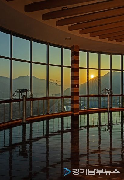 유니온타워 전망대 일출 모습