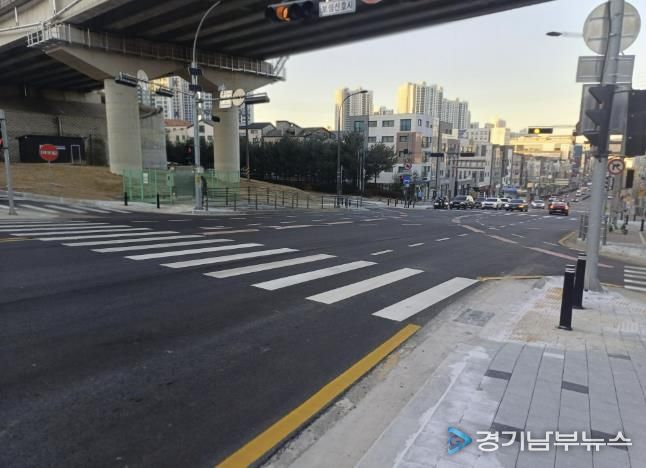 사거리를 통합한 명지교차로