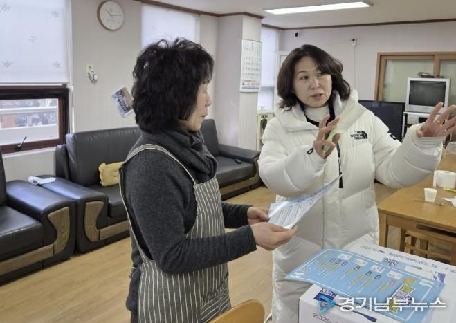 수원시 영통구 망포1동, 어르신 위한 ‘수원 새빛 생활비 패키지’ 안내 현장 방문