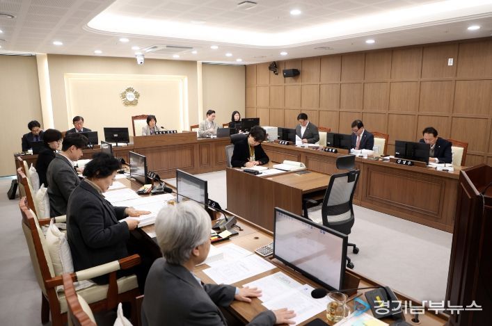 수원특례시의회 기획경제위원회 조례안 심사