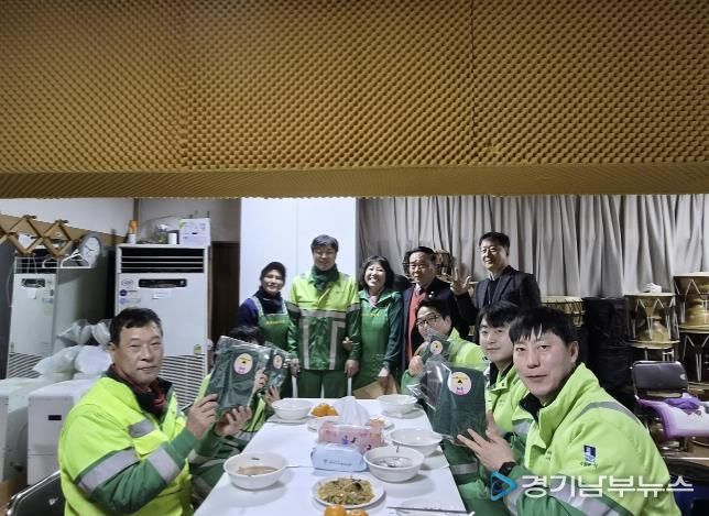 수원시 권선구 세류3동 새마을부녀회, 설 명절 앞두고 환경관리원에게 전한 따뜻한 떡국 한 그릇