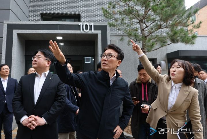 김민석 국무총리가 6일 관악구 관악봉천 청년 공공임대주택(행복주택) 점검 및 입주 청년들과의 간담회를 주재하고 있다.