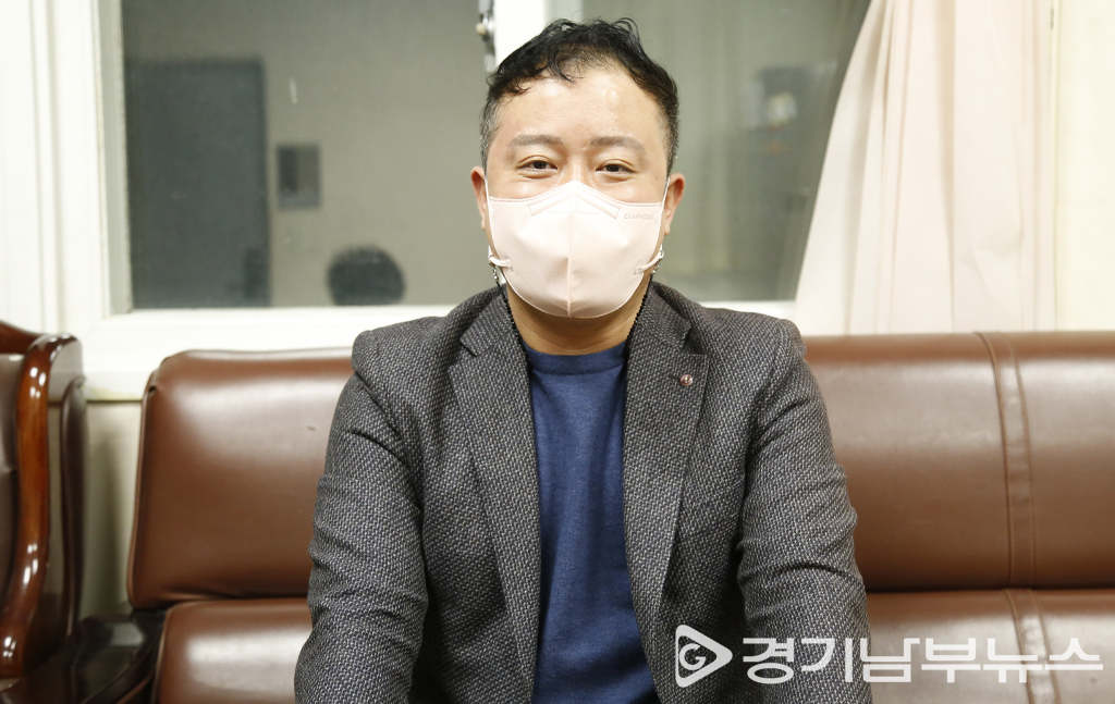 학교다니는 것이 즐겁고 감사하다는 박대근씨, 바쁜 업무속에 학업을 이어가고 있다.