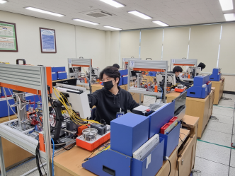 수원하이텍고 자동화시스템과 2학년들, ‘생산자동화산업기사’ 합격률 94.7%!