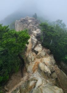 안개덮힌 관악산 말바위능선의 모습 사진 배건일, 경기남부뉴스