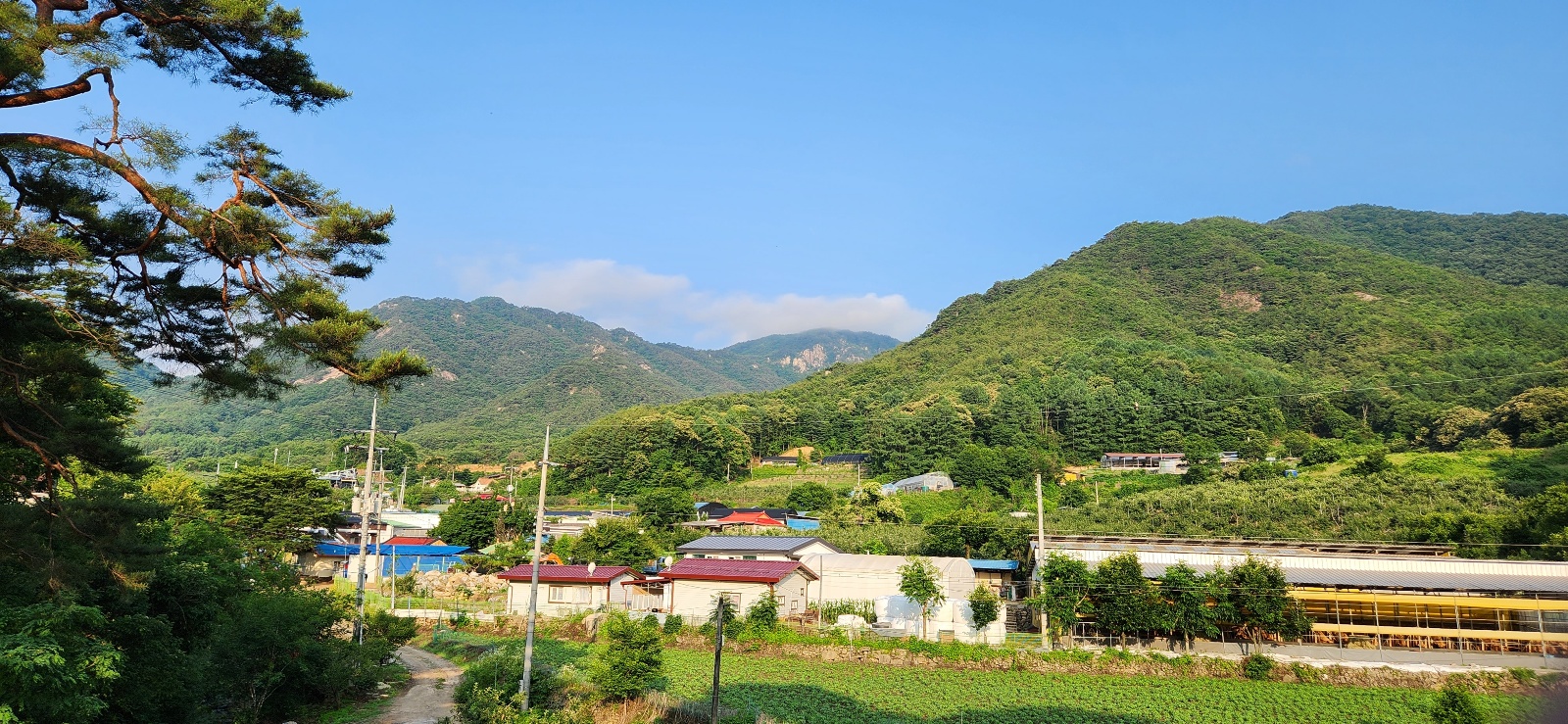 은티마을은 사방이 산으로 둘러 쌓여 있는 평온한 마을이다. 사진 배건일, 경기남부뉴스