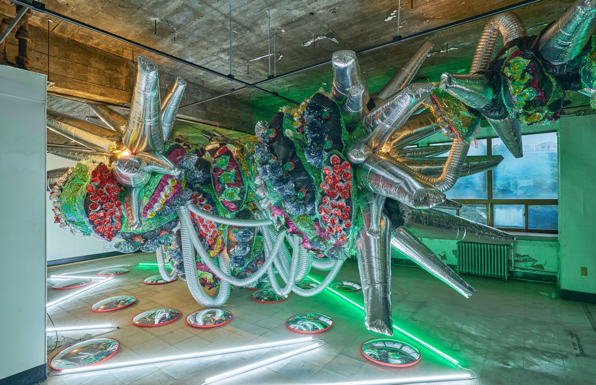 APAP7 실내 전시 작품(농림축산검역본부_이병찬의 크리처)