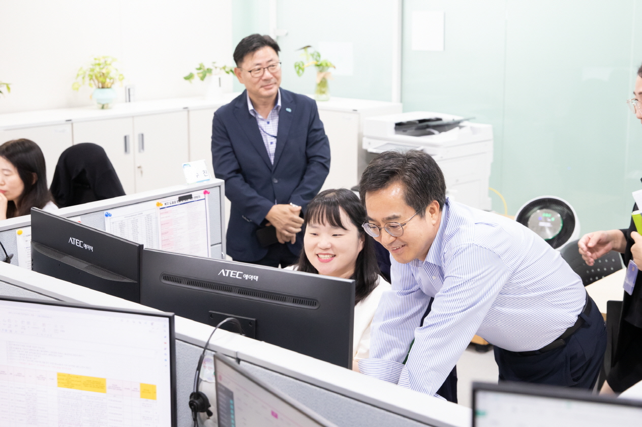 김동연 도지사, 긴급복지핫라인 격려방문