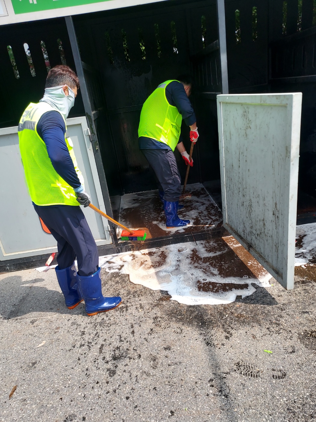 쓰레기 배출장소 소독 및 클린하우스 대청소