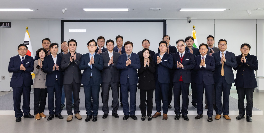 ‘2024 핵심사업 보고회’ 염태영 경제부지사, 협업과 민생경제 강조해. 23일 투자전략회의 개최