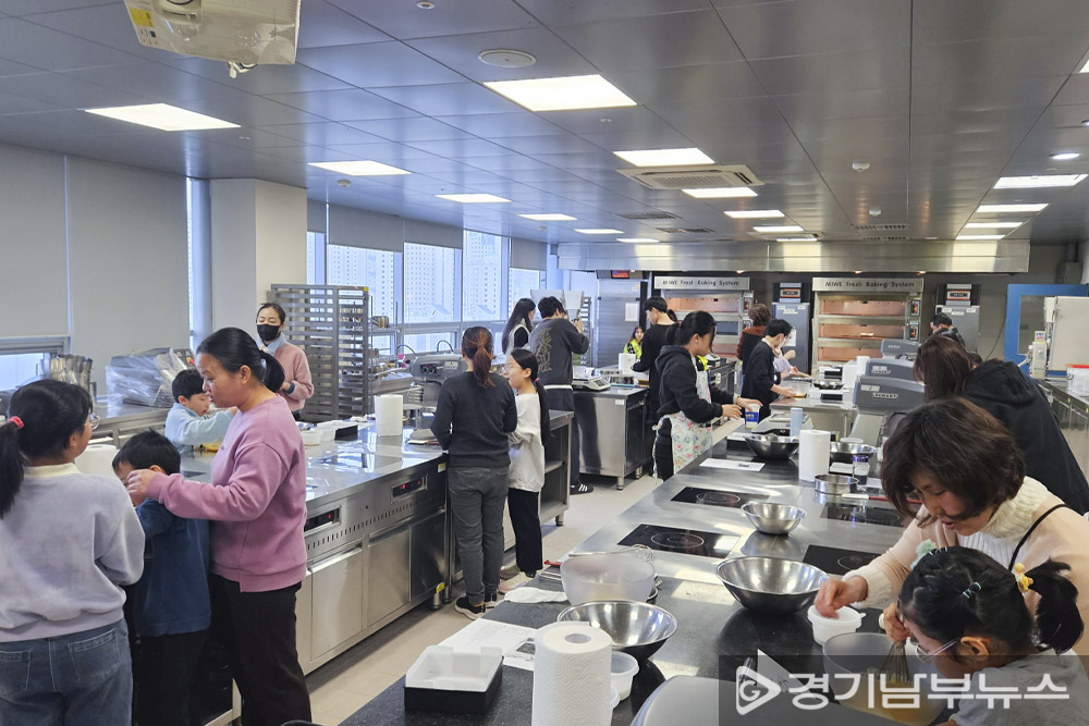 안양시 가족센터 'ESG 역량강화 교육’. 사진은 대림대학교 호텔조리᛫제과학부 제과제빵과 실기실에서 교육 중인 모습