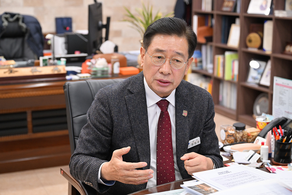 서울-양평 고속도로에 대해 입장을 밝히는 전진선 양평군수. 3월 19일(화)