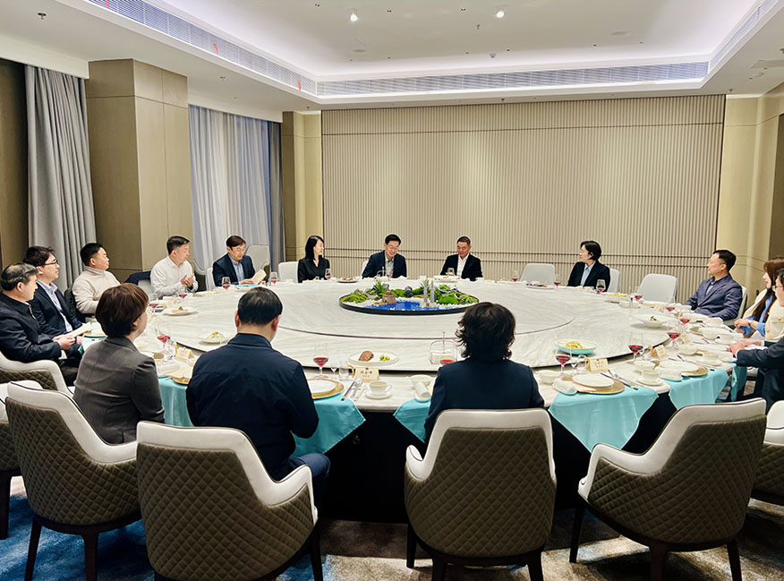 조장시 좌문 부시장과 기업대표단의 환담