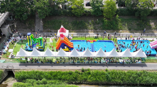 성남시 분당구 야탑동 탄천종합운동장 앞 물놀이장