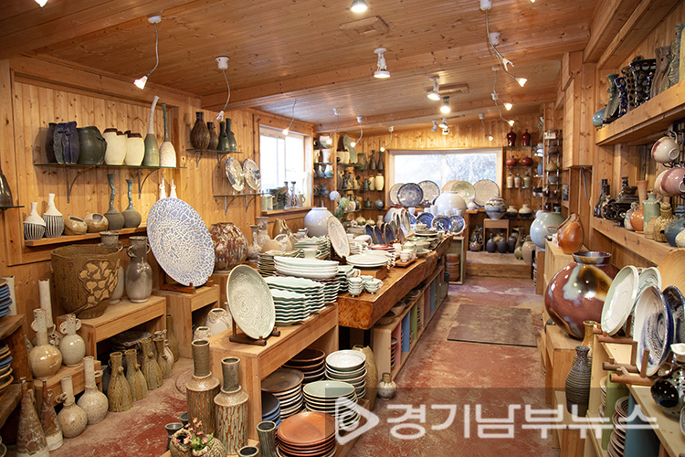 일석도예연구소 전시실 풍경