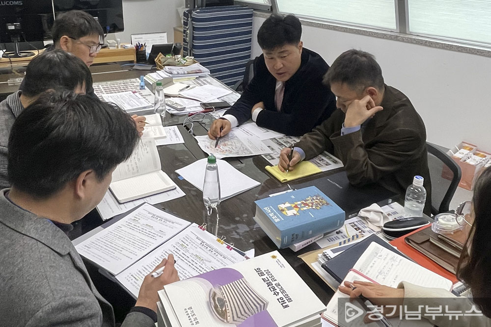 양주광석지구 택지개발사업의 추진 현황을 점검 중인 이영주 의원과 경기도택지조성팀