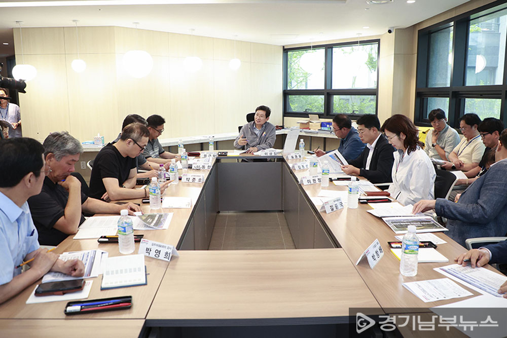 이상일 용인특례시장, 신축 아파트 찾아 주민들과 대화하며 고충 듣고 개선 방안 논의